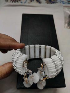 Elegant White &amp; Silver bracelet