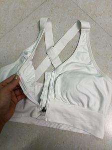 White Sports Bra with Front Zipper 🫶🏻