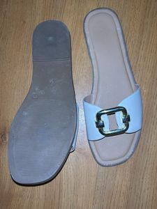 Stylish Flat Sandals with Gold Buckle