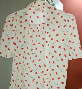 Kiss Print Shirt - Chic &amp; Playful
