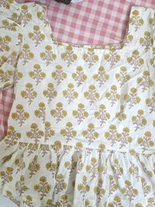 Elegant White Kurta with Floral Print