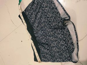 Stylish Athletic Shorts with Geometric Print
