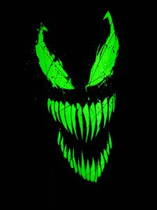 Venom Graphic Print T-Shirt (Glo-in-the-dark)