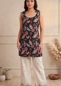 Printed Sleeveless Kurta with Tie-Up Shoulders