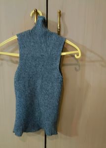 High Neck, Sleevless crop Top