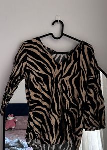 Stylish Zebra Print V-Neck Top