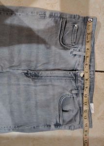 Light Wash High-Waisted Jeans