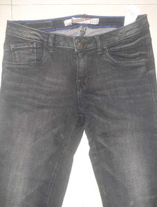🖤 ZARA CORE TRF Black Denim — Rare Cool-Girl Find