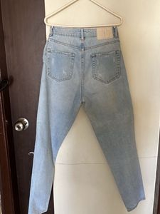 Light Wash Ripped Mom Jeans