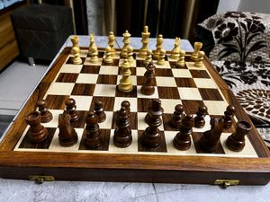 Folded wood Chess magnetic Set with 2 extra queen