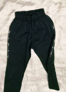 Very Beautiful Woolen Hoddie With Beautful Lower