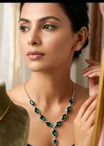 Stunning Emerald and Diamond Necklace Set