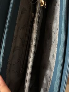 Chic Teal Shoulder Bag with multiple compartments