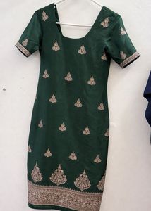 Emerald Green Embroidered Kurta w/ Dupatta