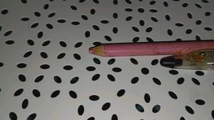 Vibrant Eyeshadow eyeliner crayon in Pink