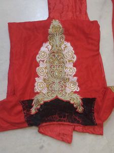 Net Suit Set With Chunni Worn Multiple Times But Still Looks Good.have Thread And Stone Work On Fronk On Back.lace On Sleeves.