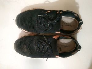 Sports Shoes