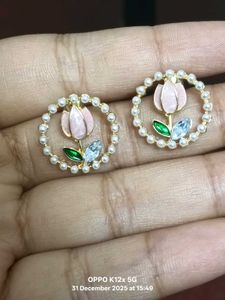 Tulip Pearl Earrings