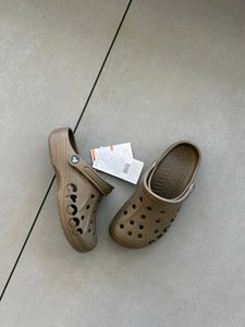 *CROCS*