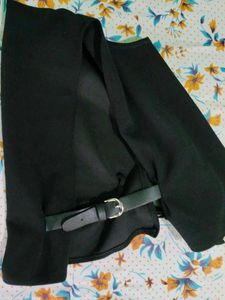 SALE‼️‼️‼️Black Sleeveless Blouse with Buckle Deta