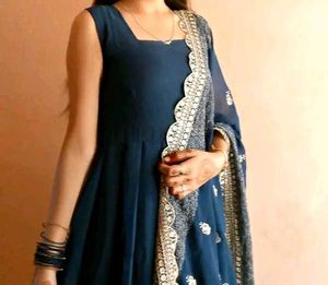 Elegant Teal Kurti with Intricate Dupatta
