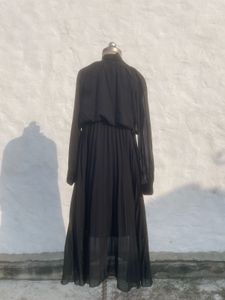 Women black classy dress