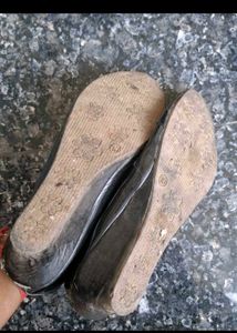 Shiny black ballent flats