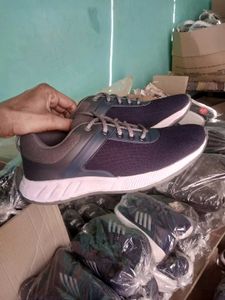 NEW NO USED SPORTS SHOES FOR MEN.