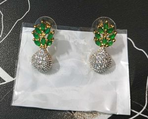 Unused Beautiful Green &amp; Silver drop Earrings