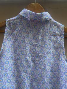 Chic Floral Sleeveless Button-Up Top