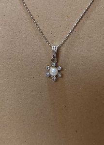 Elegant Flower Pendant Necklace