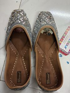 Sparkling Mirror Work Juttis