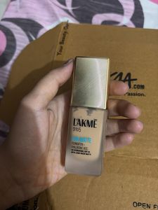 Lakme 9 to 5 Aqua Matte Foundation