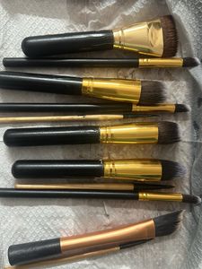 MAKE-UP BRUSHES (11 PIECES)