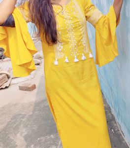 Women Printed Straight Yellow Kurti