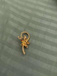 Elegant Floral Brooch Set