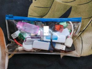 MIXED ELECTRONIC ACCESSORIES LOT - MULTIPLE VARIAN