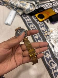 Elegant Gold Mesh Strap Watch