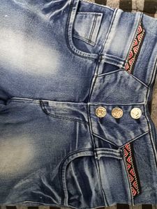 Stylish High-Waisted Denim Jeans