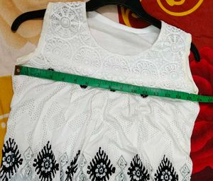 Stylish White Sleeveless Tunic Top