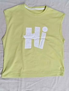 Graphic Print Sleeveless T-shirt