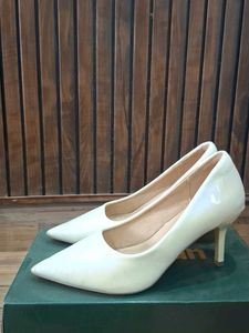Chic Cream Pointed Toe Heels