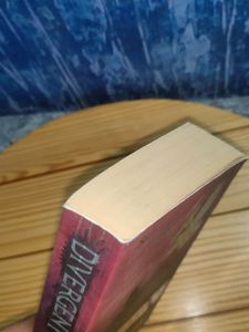 Divergent New York Times Bestseller Veronica Roth