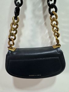 Chic Black Shoulder Bag with Chain Strap