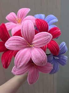 Beautiful Lily single piece flower