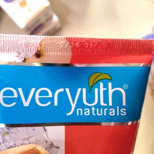 Everyuth Naturals Fruit Face Wash
