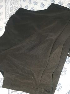 Black Lace-Up V-Neck Crop Top no 36