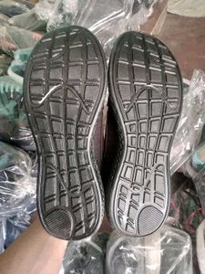 NEW NO USED SPORTS SHOES FOR MEN.