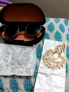 Round Sunglasses &amp; Pearl Jewelry Set