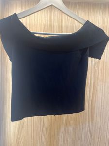 Chic Black Off-Shoulder Zipper Top
